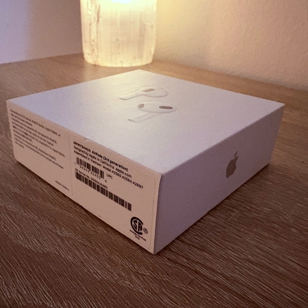 Apple AirPods Pro Packaging in White